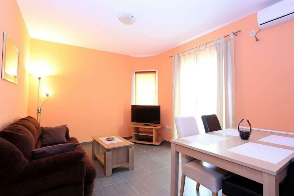 Apartmani Lili Sukošan Buitenkant foto