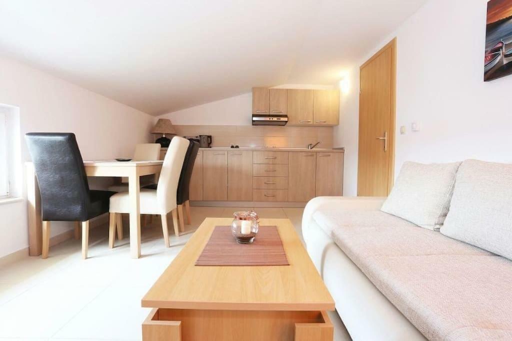 Apartmani Lili Sukošan Buitenkant foto