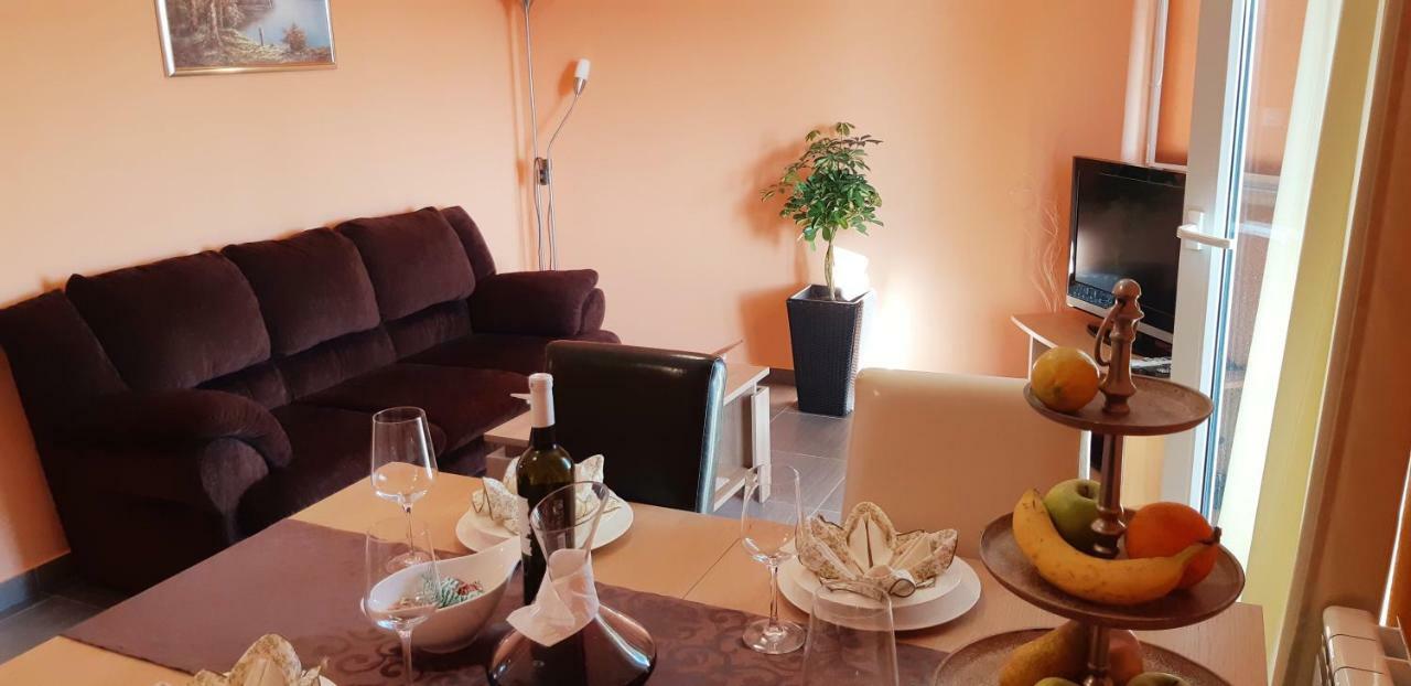 Apartmani Lili Sukošan Buitenkant foto