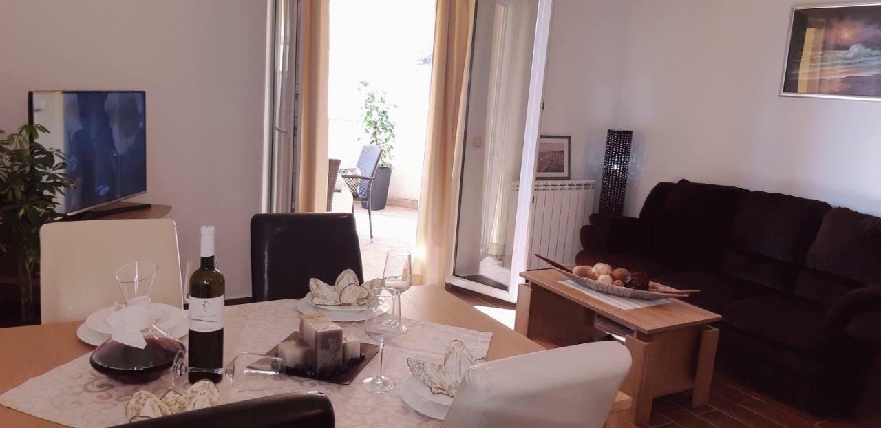 Apartmani Lili Sukošan Buitenkant foto