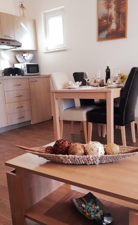 Apartmani Lili Sukošan Buitenkant foto